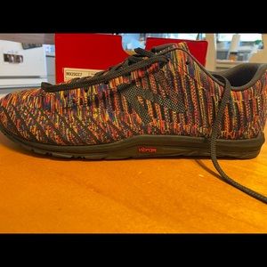 Men’s new balance sneakers never worn. In box.